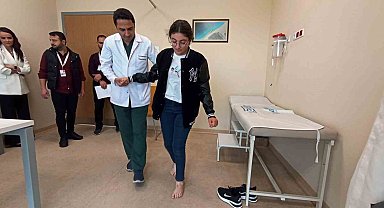 Kesilmesini istediği ayaklarıyla yürümeyi başardı