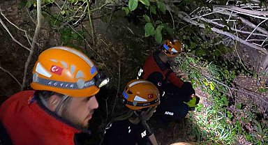 Kestane toplarken yaralanan 80 yaşındaki şahıs 3 saatlik çalışmanın ardından kurtarıldı