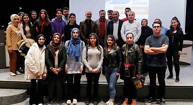 Kılıçoğulları genç iletişimcilere "Haber Fotoğrafçılığı"nı anlattı