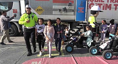 Kırıkkale'de öğrenci ve vatandaşlara trafik eğitimi verildi