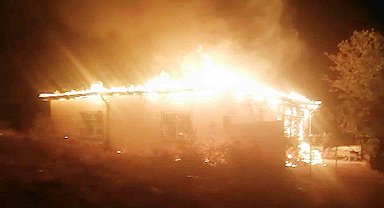 Kırıkkale'de tek katlı müstakil ev alevlere teslim oldu