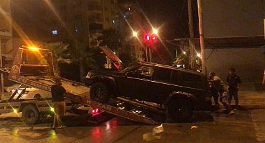 Kırmızı ışıkta duran otomobil alevlere teslim oldu