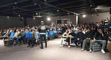 Kırşehir'de narkotik ekipleri üniversite öğrencilerine eğitim verdi