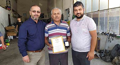 Kızılay'a 35 kan bağışı yapan bağışçıya altın madalya verildi