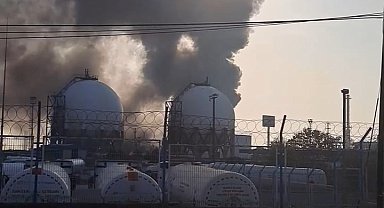 Kocaeli'de fabrikada yangın çıktı