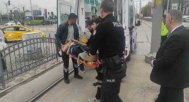 Kocaeli'de tramvayın çarptığı yaya yaralandı