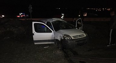 Kocaeli'nde kontrolden çıkan araç şarampole uçtu