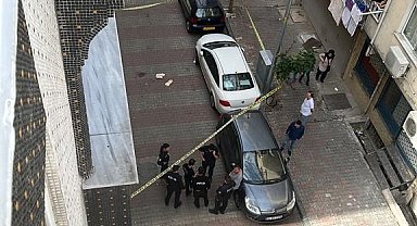 Komşusunu bıçaklayıp taksi ile saatlerce dolaştı, eve dönünce kıskıvrak yakalandı