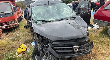 Kontrolden çıkan otomobil tarlaya savruldu: 1'i ağır 4 yaralı