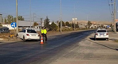 Konya'da motosiklet ile otomobil çarpıştı: 2 yaralı