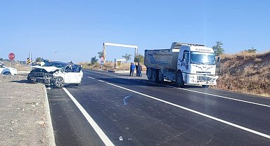 Konya'da otomobille kamyon çarpıştı: 4 yaralı