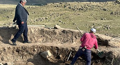 Körzüt Kalesi'nde Urartulara ait kitabe ve tapınak bulundu