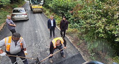 Köy yolları asfaltlama çalışmaları sürüyor