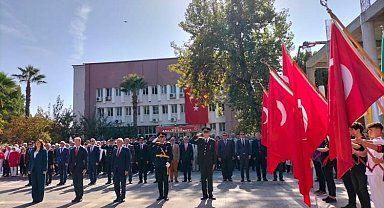 Köyceğiz'de cumhuriyetin 100. yılı kutlamaları çelenk sunma töreni ile başladı