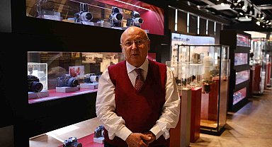 Küçük yaştan itibaren biriktirmeye başladığı yüzlerce fotoğraf makinesiyle müze kurdu