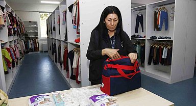 Küçükçekmece'de 2 bin 90 tane yenidoğan bebek seti ailelere hediye edildi