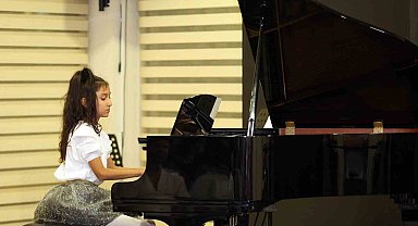 Küçükçekmece'de Cumhuriyet'in 100. yılı için "2. Yüzyıla Merhaba" konseri düzenlendi