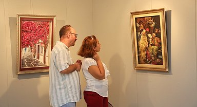 Küçükçekmece'de Demet Başbayram'ın eserlerinin yer aldığı sergi açıldı