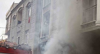 Küçükçekmece'de yangın paniği