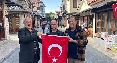 Kula Esnaf Kefalet Kooperatifi esnafa bayrak dağıttı