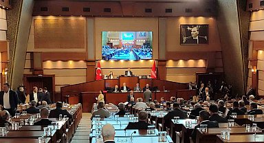 Kültür ve Sanat Komisyonu Başkanı Yücel: "İBB'nin kasasından 6.5 trilyonluk ödeme yaptığınız Fatih Sultan Mehmet Han'ın portresi nerede?"