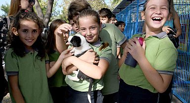 Kuşadası Belediyesi can dostları çocuklarla buluşturdu