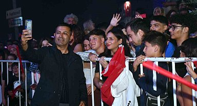 Kuşadası yaza 'Ceza' konseriyle veda etti