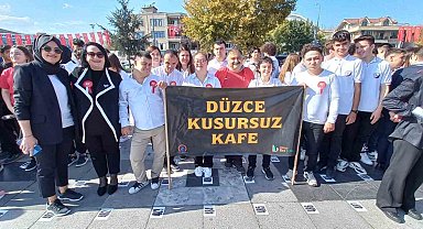Kusursuz kafe çalışanları kutlamalara renk kattı
