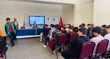 Kütahya'da öğrenciler bilinçli ve güvenli internet kullanımı konusunda bilgilendirildi