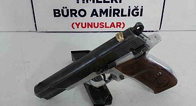 Kütahya'da Yunus Timleri ruhsatsız tabanca ele geçirdi