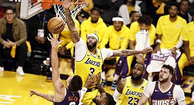 Lakers, Suns'ı yenerek ilk galibiyetini aldı