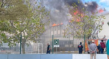 Lüleburgaz'da kız meslek lisesinde çatı yangını