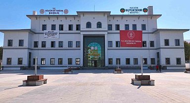 Malatya 100. Yıl İl Halk Kütüphanesi'ne öğrencilerden tam not