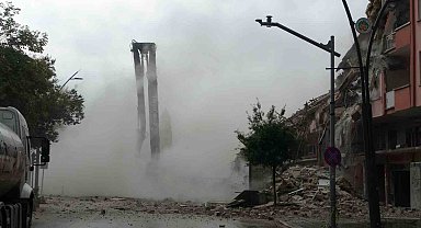 Malatya'da ağır hasarlı binaların yıkımına hız verildi