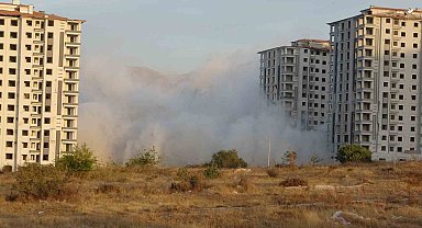 Malatya'da yüksek katlı binaların patlayıcı ile yıkımı sürüyor