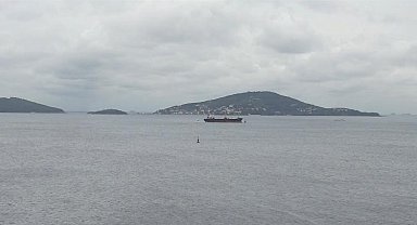 Maltepe'de karaya oturan kuru yük gemisi havadan görüntülendi