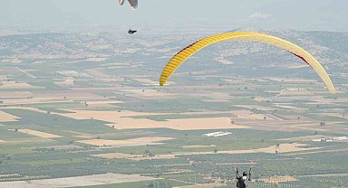 Manisa, paraşüt sporcularının yeni üssü haline geliyor