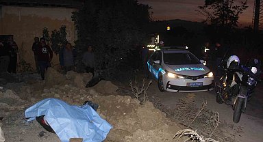 Manisa'da hafif ticari araç ile motosiklet kafa kafaya çarpıştı: 1 ölü, 1 yaralı