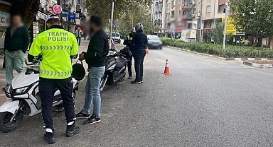 Manisa'da kasksız motosiklete binenlere ceza yağdı