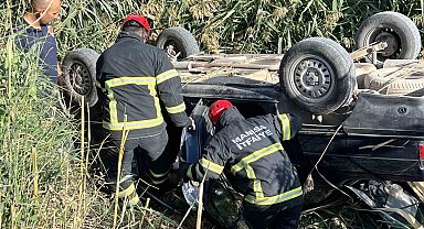 Manisa'da otomobil kanala uçtu: 2 yaralı