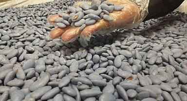 Mardin'in badem şekeri tezgahlarda eksik edilmiyor