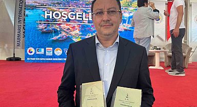 Marmaris Boat Showda Ticaret Odası Başkanı Ayhan'a 92 yıllık tasdikname takdim edildi