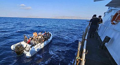 Marmaris'te 53 düzensiz göçmen kurtarıldı
