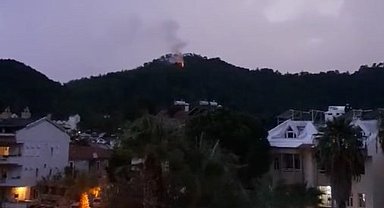 Marmaris'te yıldırım düşmesi sonucu orman yangını çıktı