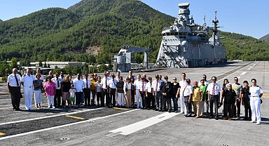 Marmarisli Muharip Gaziler TCG Anadolu'yu ziyaret etti