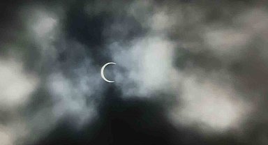 Meksika'da halkalı Güneş tutulması