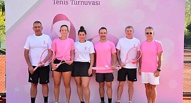 Meme kanseri farkındalığı amacıyla kortlarda bu kez pembe top vardı