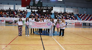 Meme Kanseri Farkındalık Ayı'nda basketbol maçı yaptılar