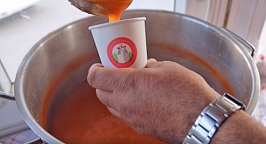 Menteşe Belediyesi'nden öğrencilere sıcak çorba ikramı