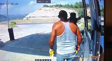 Mersin'de 1 kişinin hayatını kaybettiği silahlı kavga kamerada